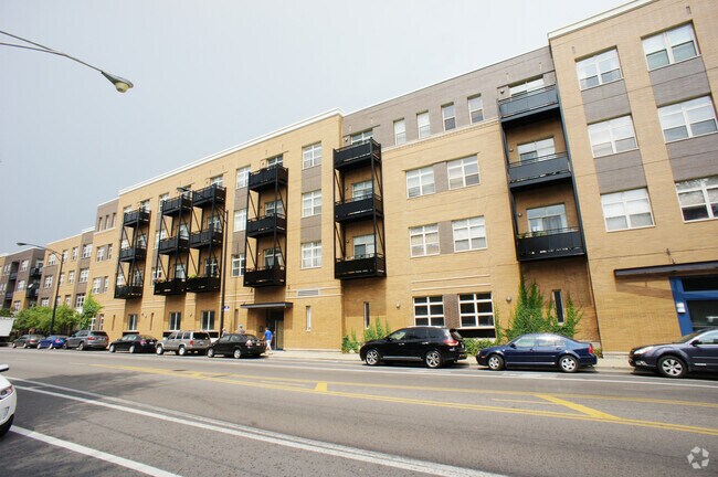 Building Photo - 2915 N Clybourn Ave