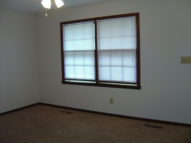 Building Photo - 3526 S Farm Rd 135