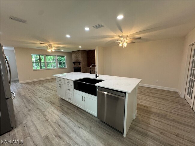 Foto del edificio - 221 18th Ave NW