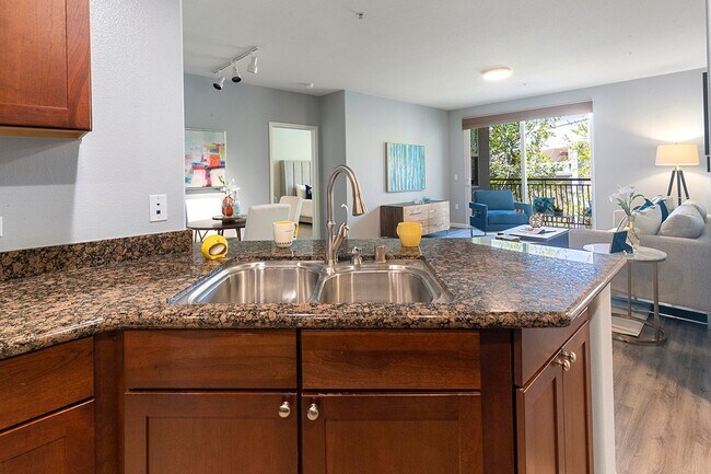 Foto del edificio - Luxury Top Floor 2 Bedroom Condo