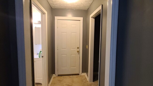 Building Photo - 2 Bedroom 1 Bath Home- Midtown Columbus