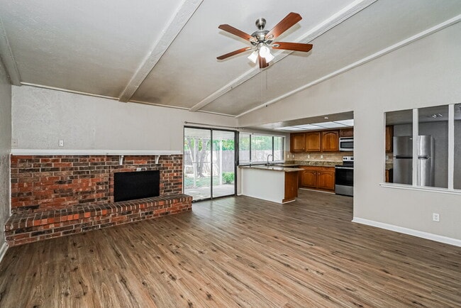 Building Photo - 4141 Yellowleaf Dr