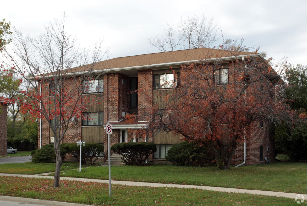 Building Photo - 1160 Surrey Dr