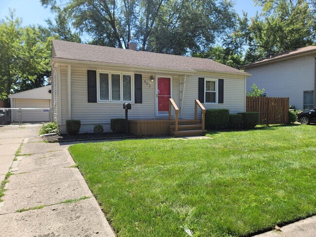 Foto del edificio - Spacious 3-bedroom, 2-full Bath Ranch