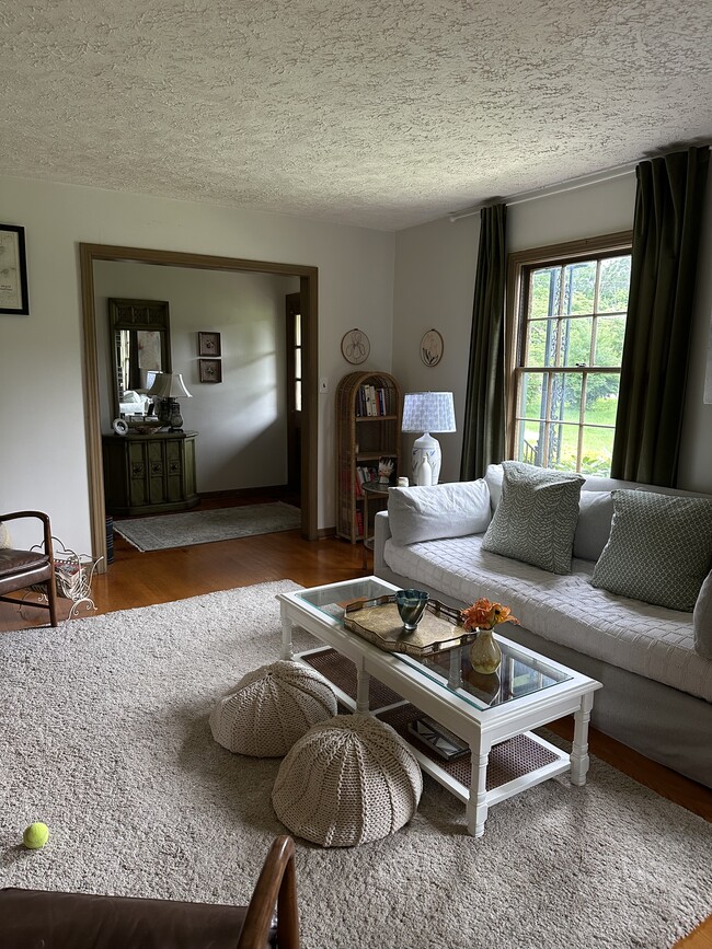 Building Photo - 3616 Riverview Dr