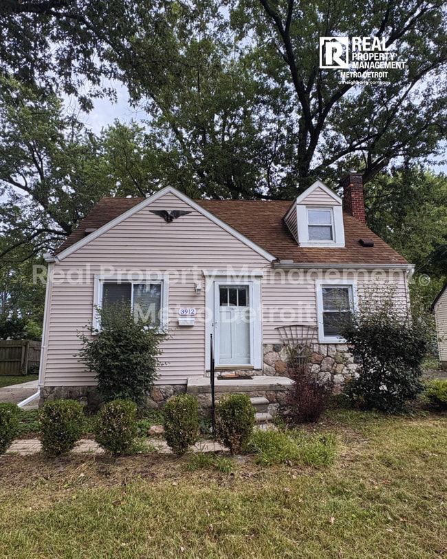 Building Photo - 3912 Thomas Ave