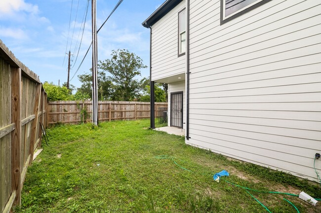 Building Photo - 8534 Woodlyn Rd