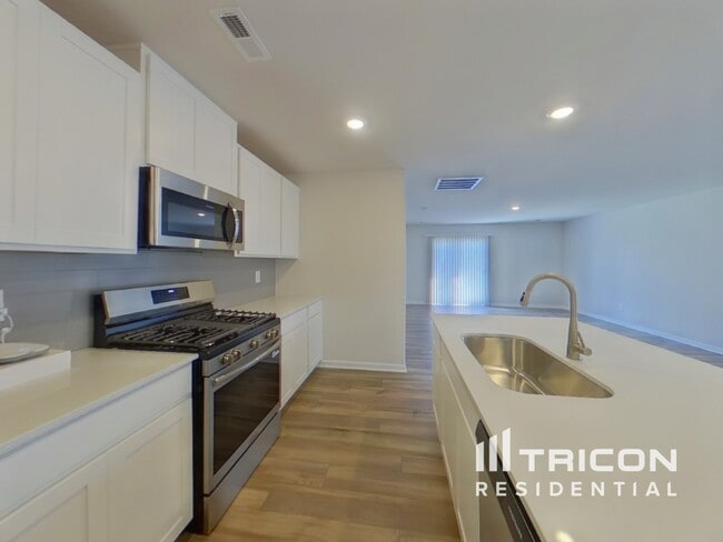 Building Photo - 4018 Rustling Grass Trl