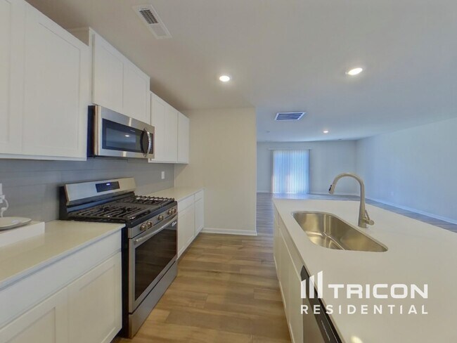 Foto del edificio - 4018 Rustling Grass Trl