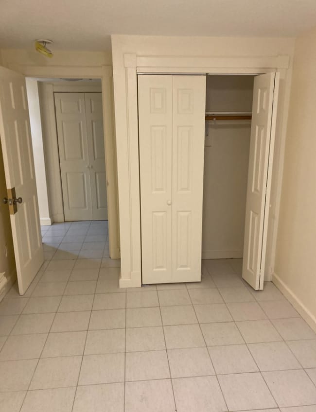 Building Photo - 118 London St