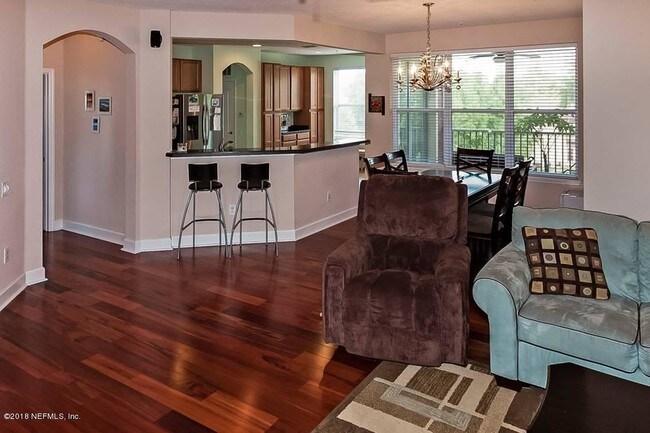 Foto del edificio - 4480 Deerwood Lake Pkwy