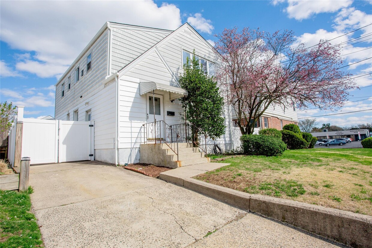 Foto principal - 193 Nassau Blvd