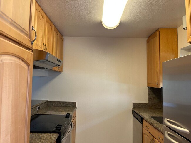 Building Photo - Country Club Village - 2 bedrooms, 2 baths...