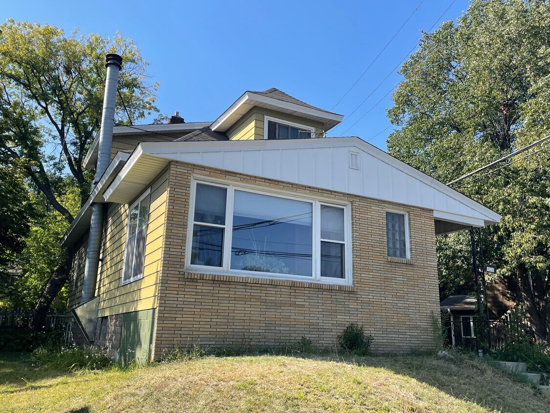 Foto principal - 1231 Raymond Ave