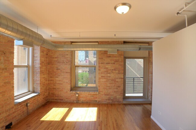 Building Photo - 420 S Clinton St
