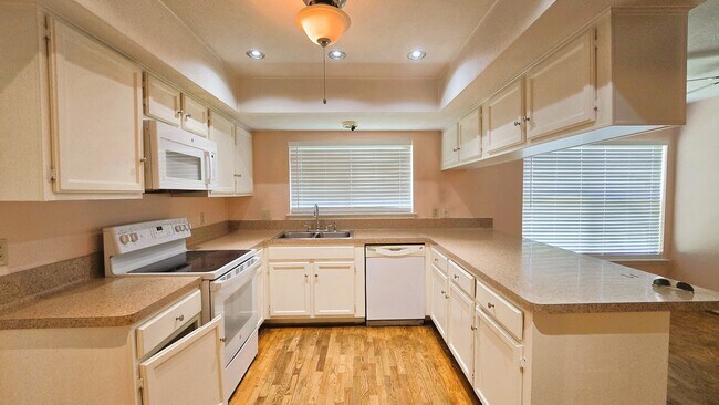 Foto del edificio - 3334 Birch Creek Dr
