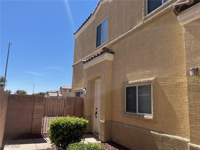 Building Photo - 4033 Pepper Thorn Ave