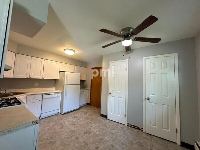 Foto del edificio - 660 N Hobart Rd