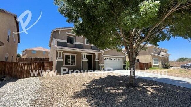 Building Photo - Large 4 Bed, 2.5 Bath Hesperia Home!