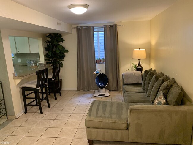 Foto del edificio - 2 br, 1 bath 4plex - 2959 Newton Street B