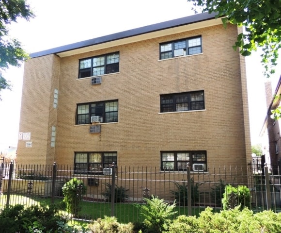 Building Photo - 7044 S Cornell Ave