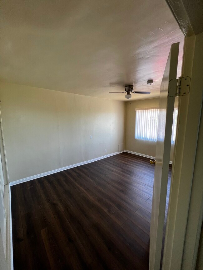 Foto del edificio - 11700 Glenoaks Blvd