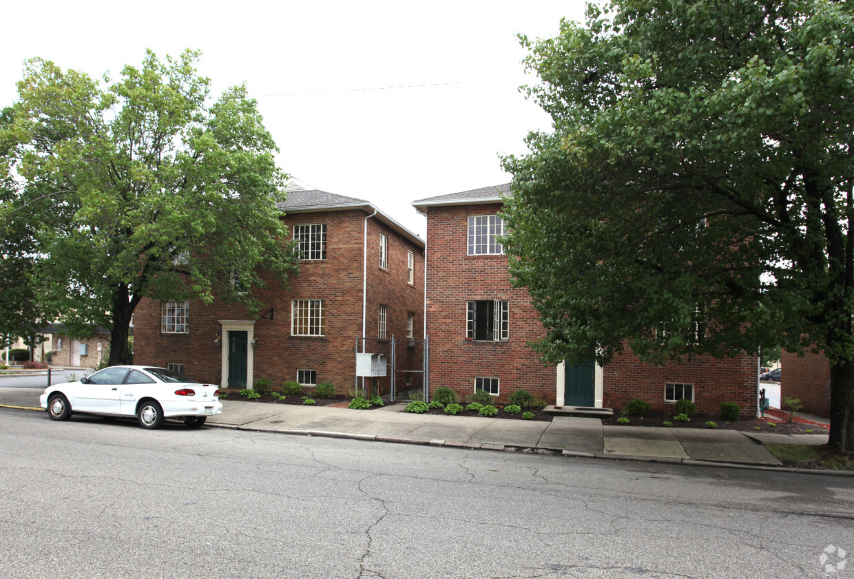 Primary Photo - 840-834 7th St