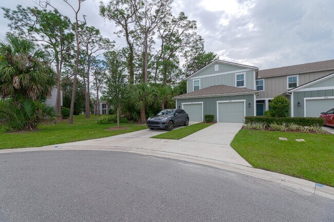 Building Photo - Beautiful 3 bedroom townhome on cul-de-sac with pond view.