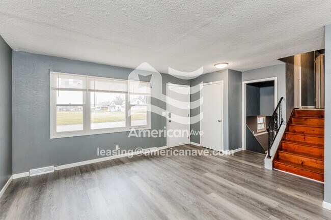 Building Photo - 722 9th Ave