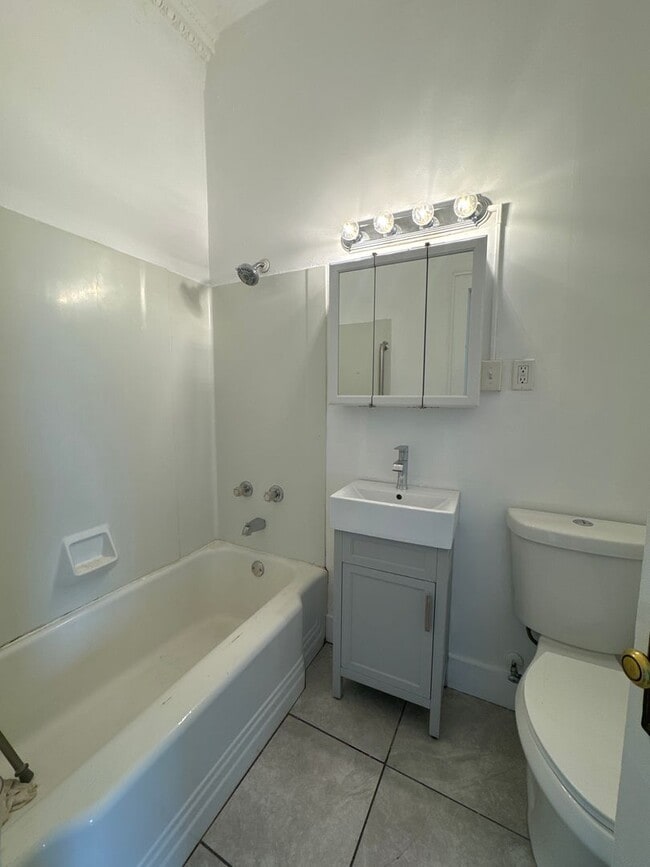 Building Photo - Spacious Loft Style Studio Apt