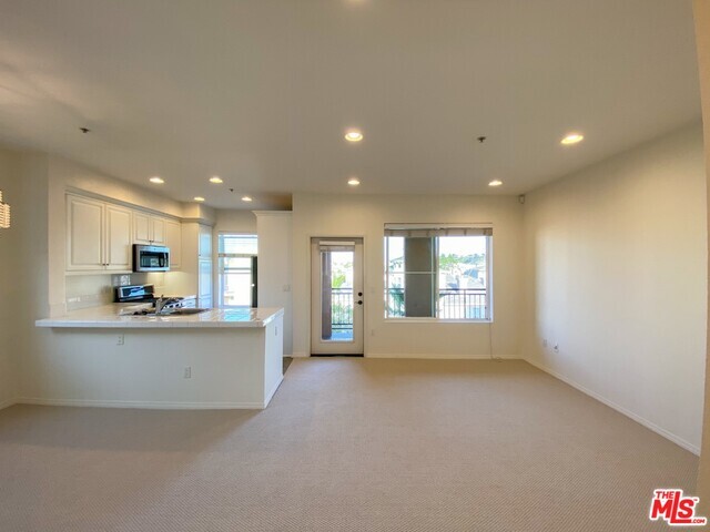 Building Photo - 6020 Seabluff Dr