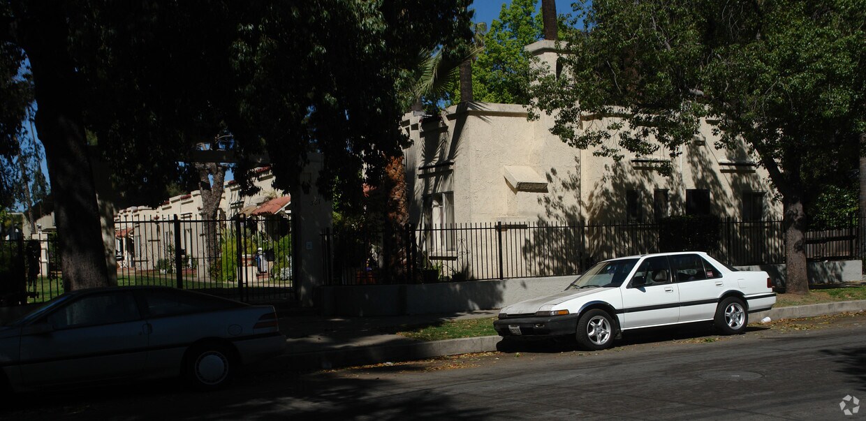 Foto del edificio - 567 Oakland Ave