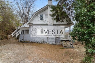 Building Photo - 71 Hillside St