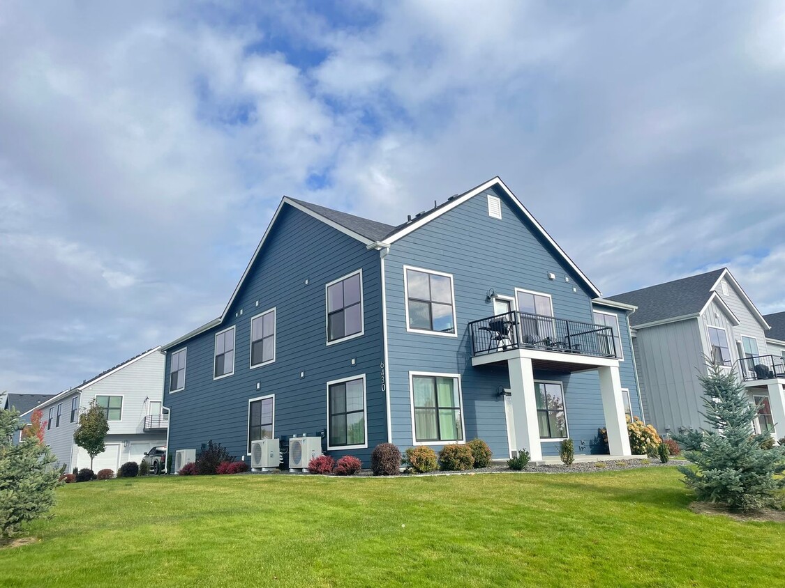 Primary Photo - Hanley Loft Condo