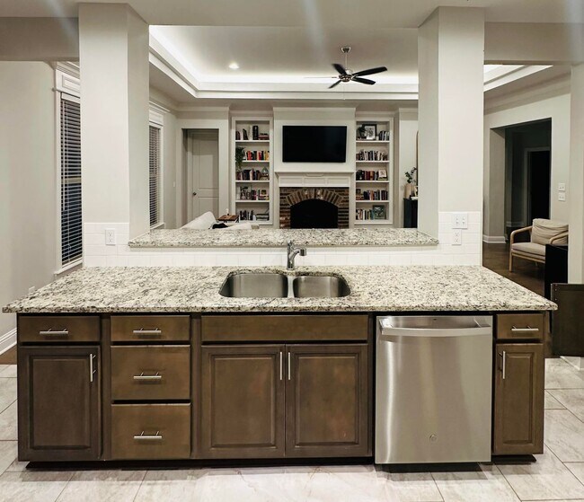 Building Photo - 806 Abita Chase