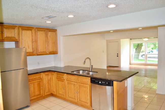 Building Photo - 6326 Feldspar St