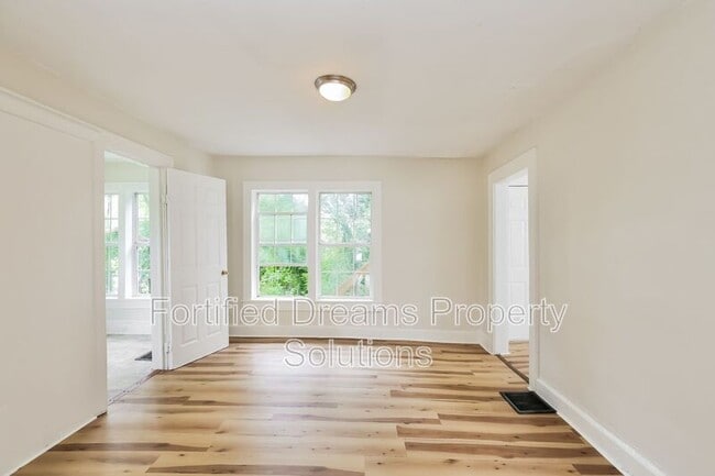 Building Photo - 2218 Greenway Ave NW