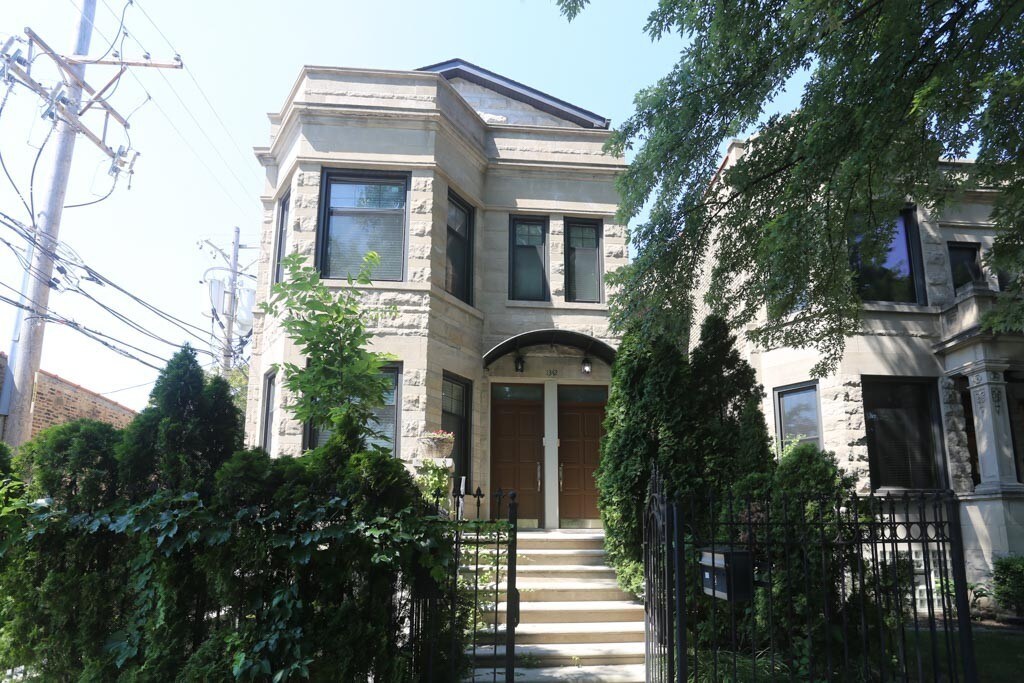 Foto principal - 1342 W Newport Ave