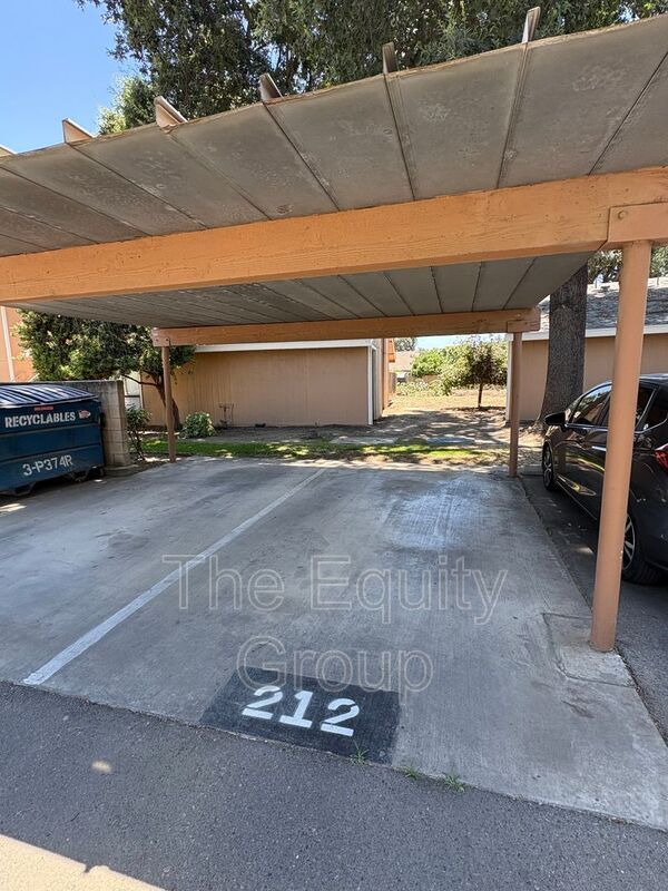 Building Photo - 212 N Crenshaw St