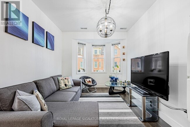 Photo du bâtiment - 760 Lawrence Ave W