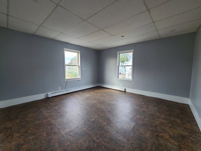 Building Photo - 450 Essex St