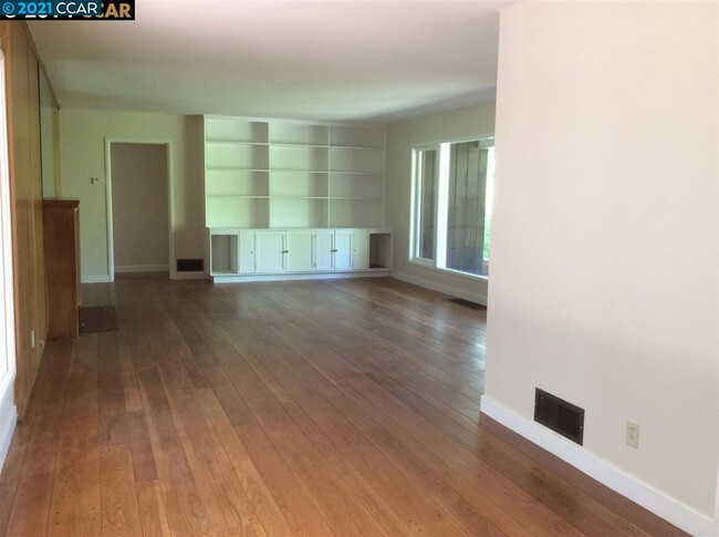 Building Photo - 173 Camino Pablo