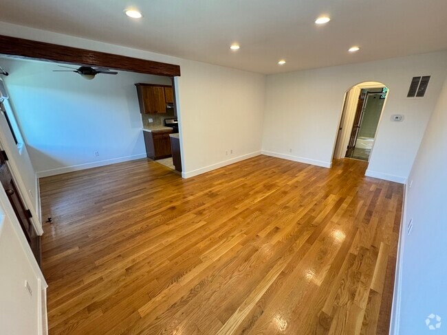 Building Photo - 625 N Hayworth Ave