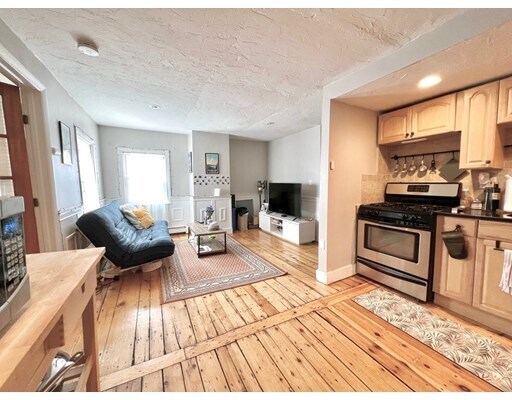 Primary Photo - 206 Bunker Hill St