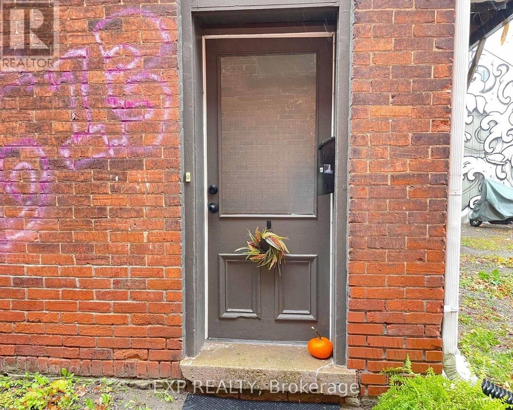 Primary Photo - 42 Mill St