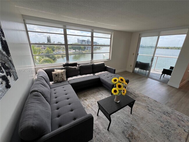 Foto del edificio - 1301 NE Miami Gardens Dr