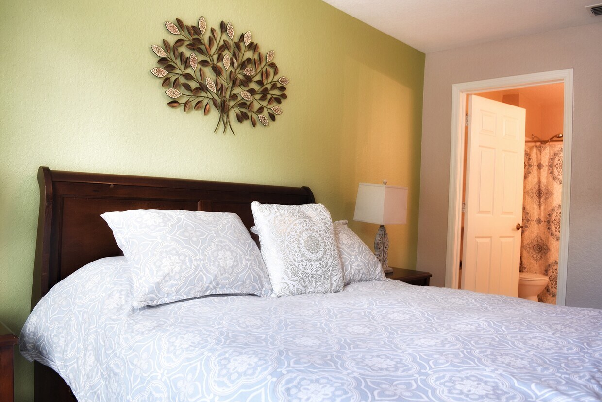 4002 Bay Dr, Kissimmee, FL 34741 Townhome Rentals in