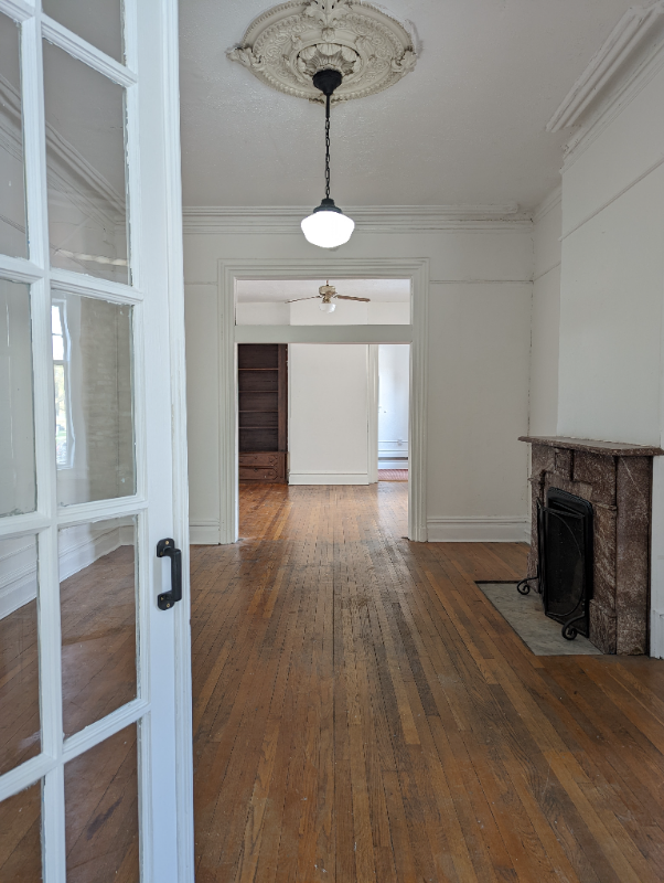 Building Photo - 346 S Rose St