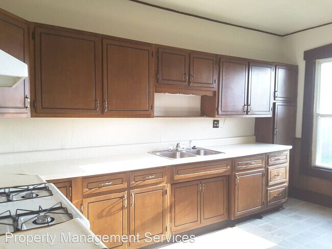 Building Photo - 3 br, 1 bath House - 808 S. 8th St.*