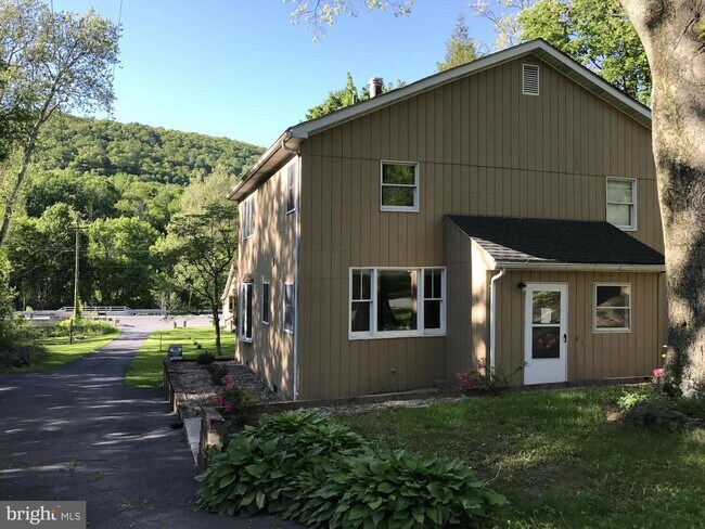 Building Photo - 2474 Waynesboro Pike